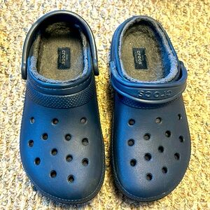 CROCS DUAL COMFORT UNISEX FLEECE LINED W9 M7 SLIP ON SHOES CLOGS NAVY EUC
